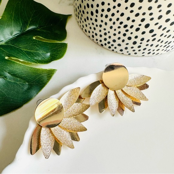 2/$30🌵 Gold Flower Petal Earrings Bohemian Sun Floral Sunburst Celestial NEW - Picture 6 of 13
